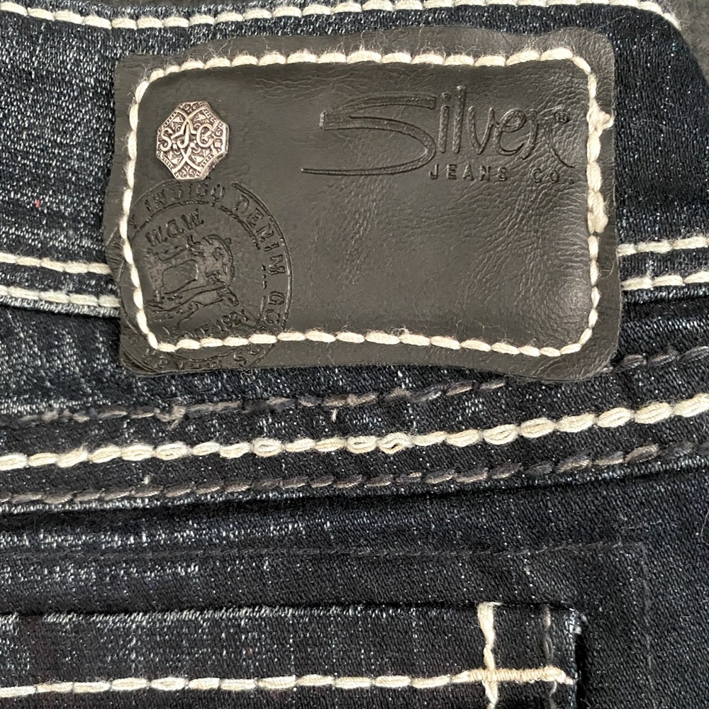 Silver boot cut Suki flap jeans. W 29/L 30 dark wash